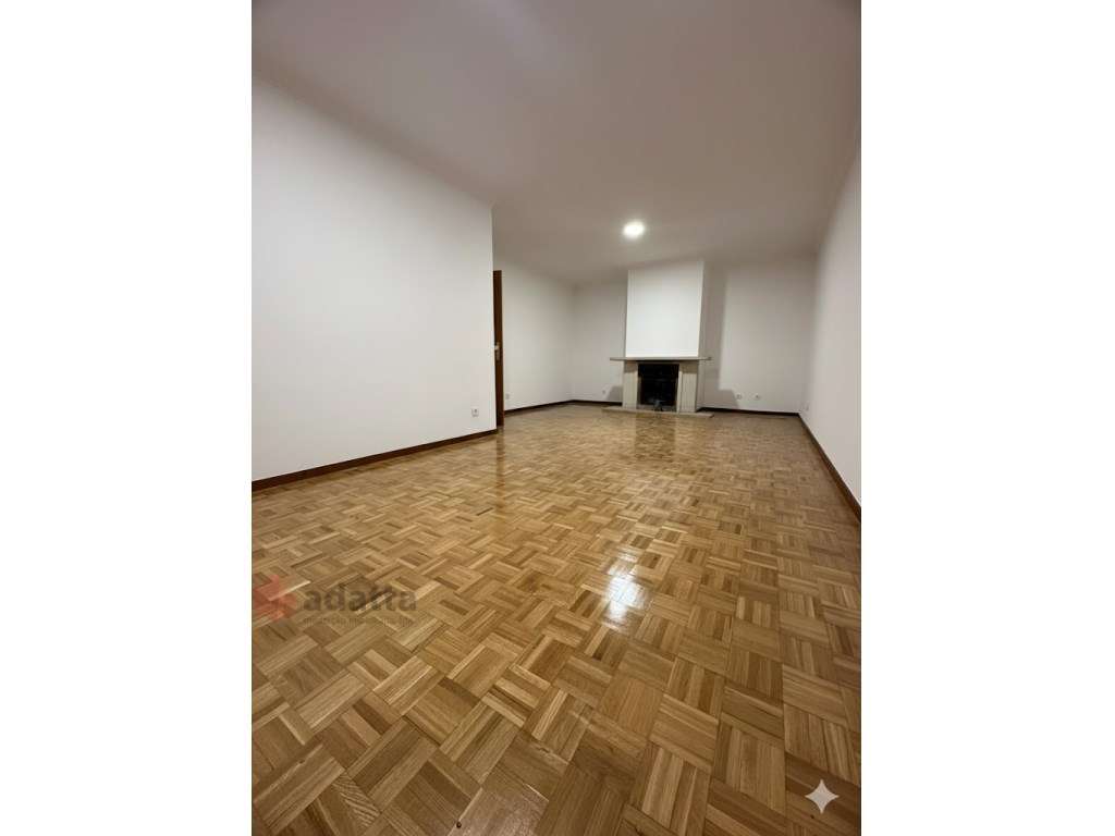 Estilo e Centralidade: T2 Renovado na Solum (Av. Elísio de Moura) - Grande imagem: 5/15