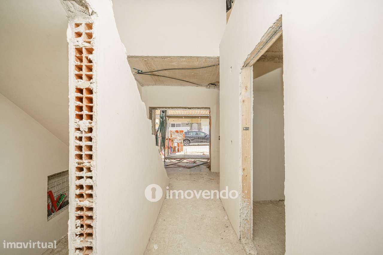 Moradia geminada T3+1 em fase de construção, em Pinhal de Frades-10