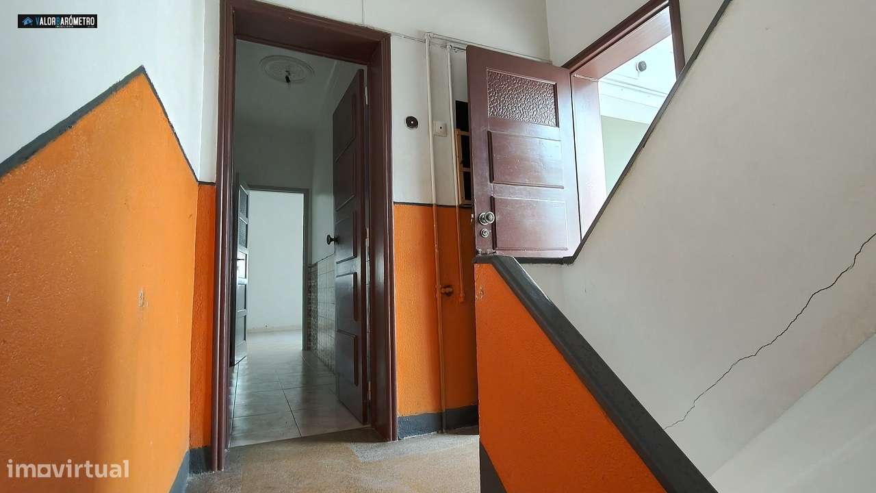 Prédio T5 com logradouro e arrumos-17