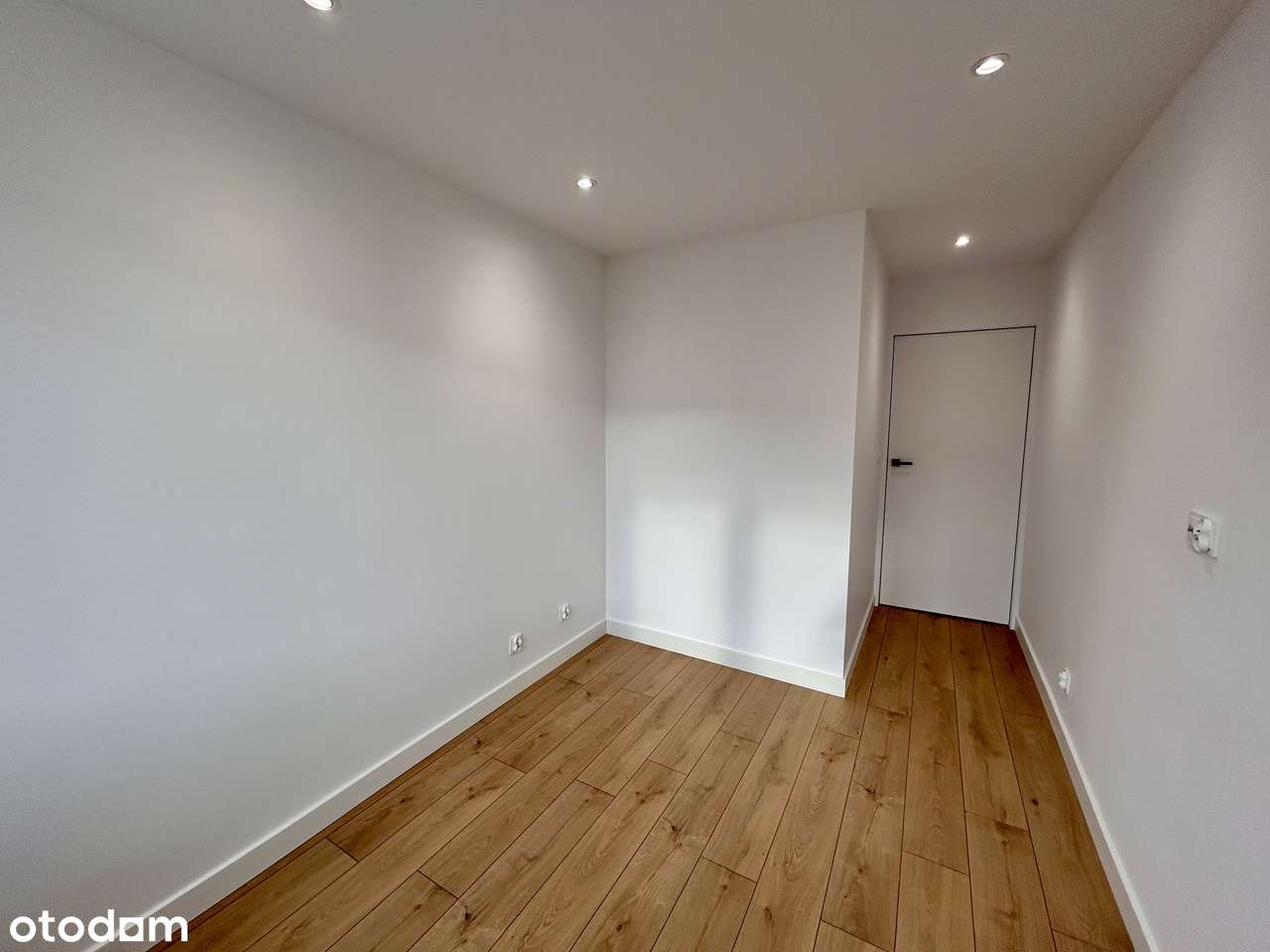 Trzypokojowe - po kompleksowym remoncie - balkon i miejsce postojowe-6