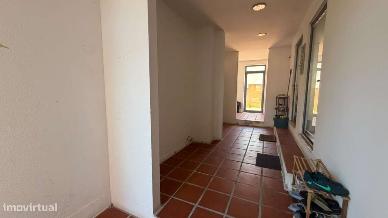 Andar de Moradia T2 c/ Suite, Logradouro e Garagem-15