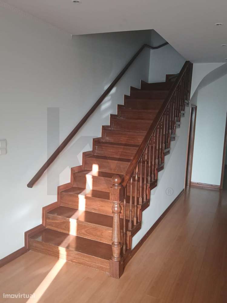 Moradia T4 em zona privilegiada de transportes em Matosinhos - Grande imagem: 4/34