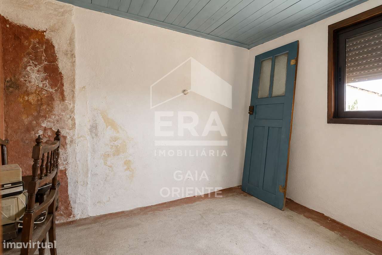 Moradia T2 para reabilitar em Roge-15