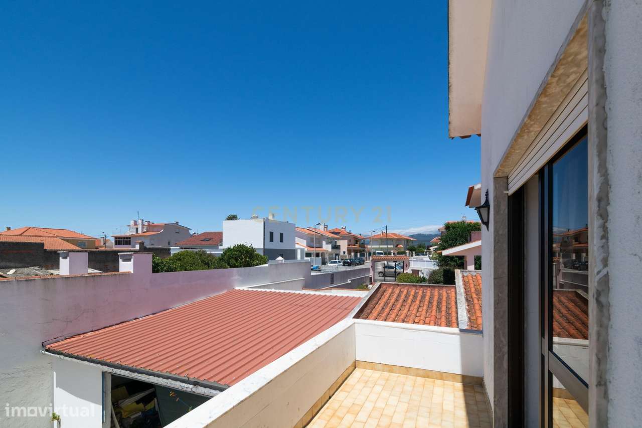Moradia T4 com Anexo T2 Independente | 400 m² de Construção | Lote de-35