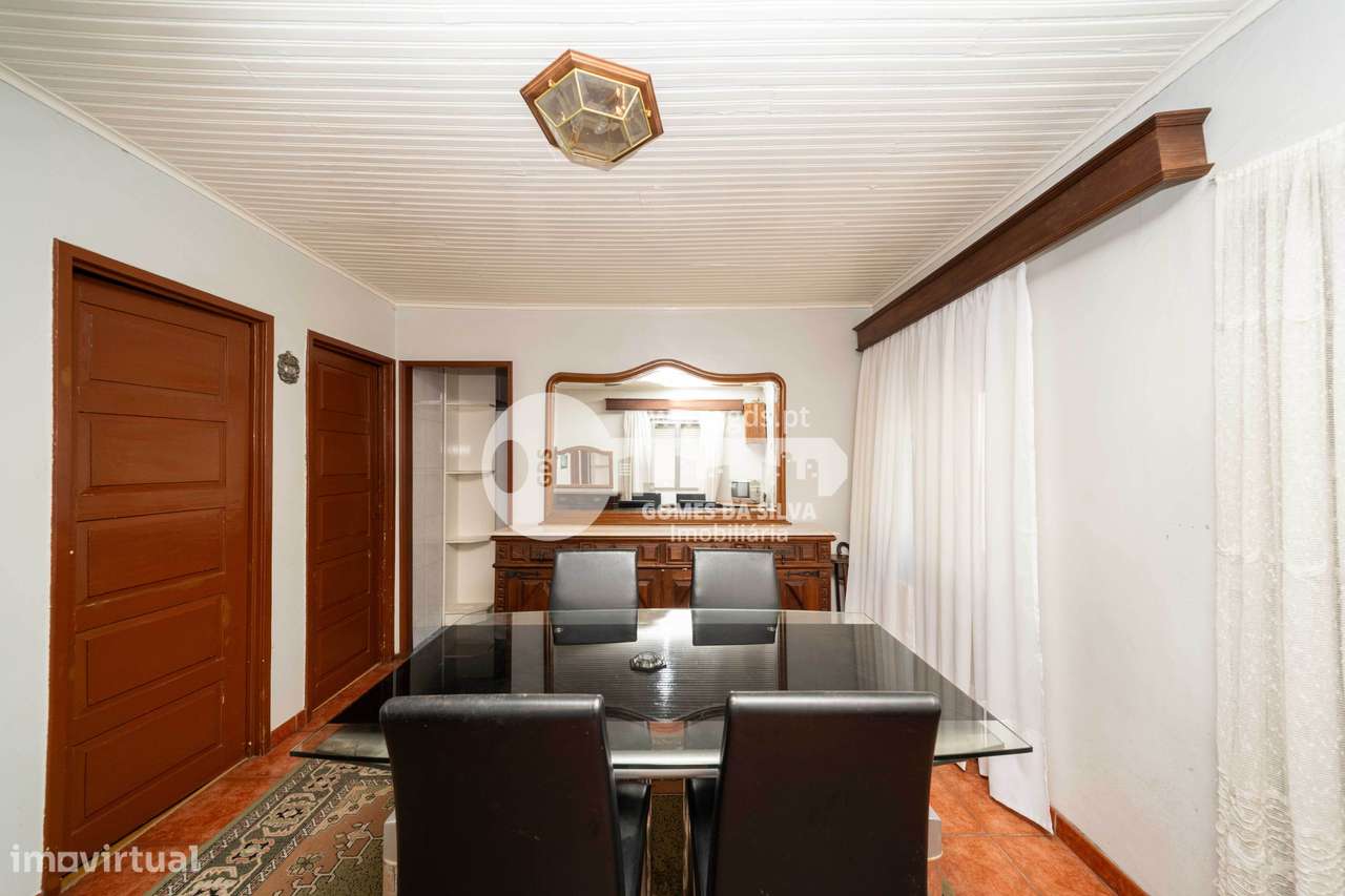 Moradia Bifamiliar T6 em Nogueira, Braga-9