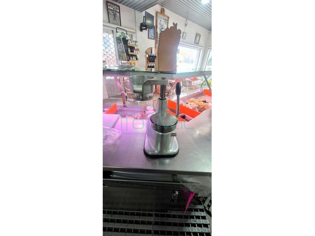 Talho e Charcutaria Tradicional - O Comércio de Proximidade no Port...-36