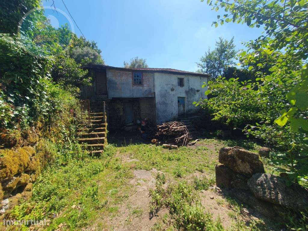 Quinta à venda para restauro em Arroteia freguesia de Rossas-56