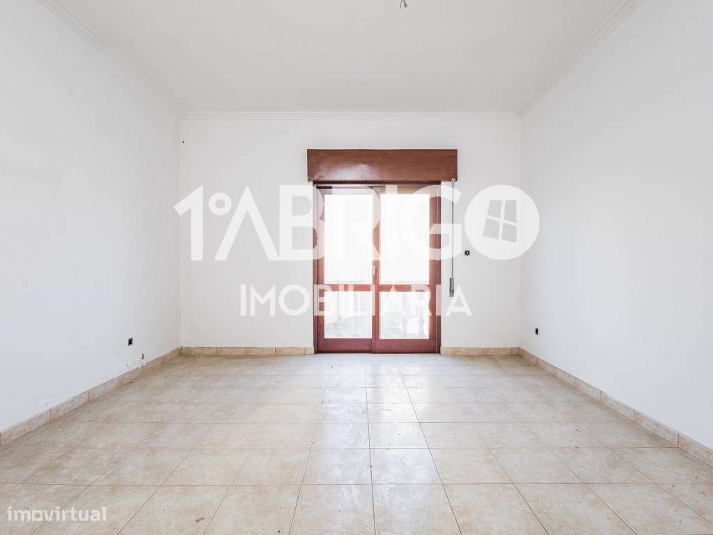 Moradia T4, perto do centro da cidade da Marinha Grande-11