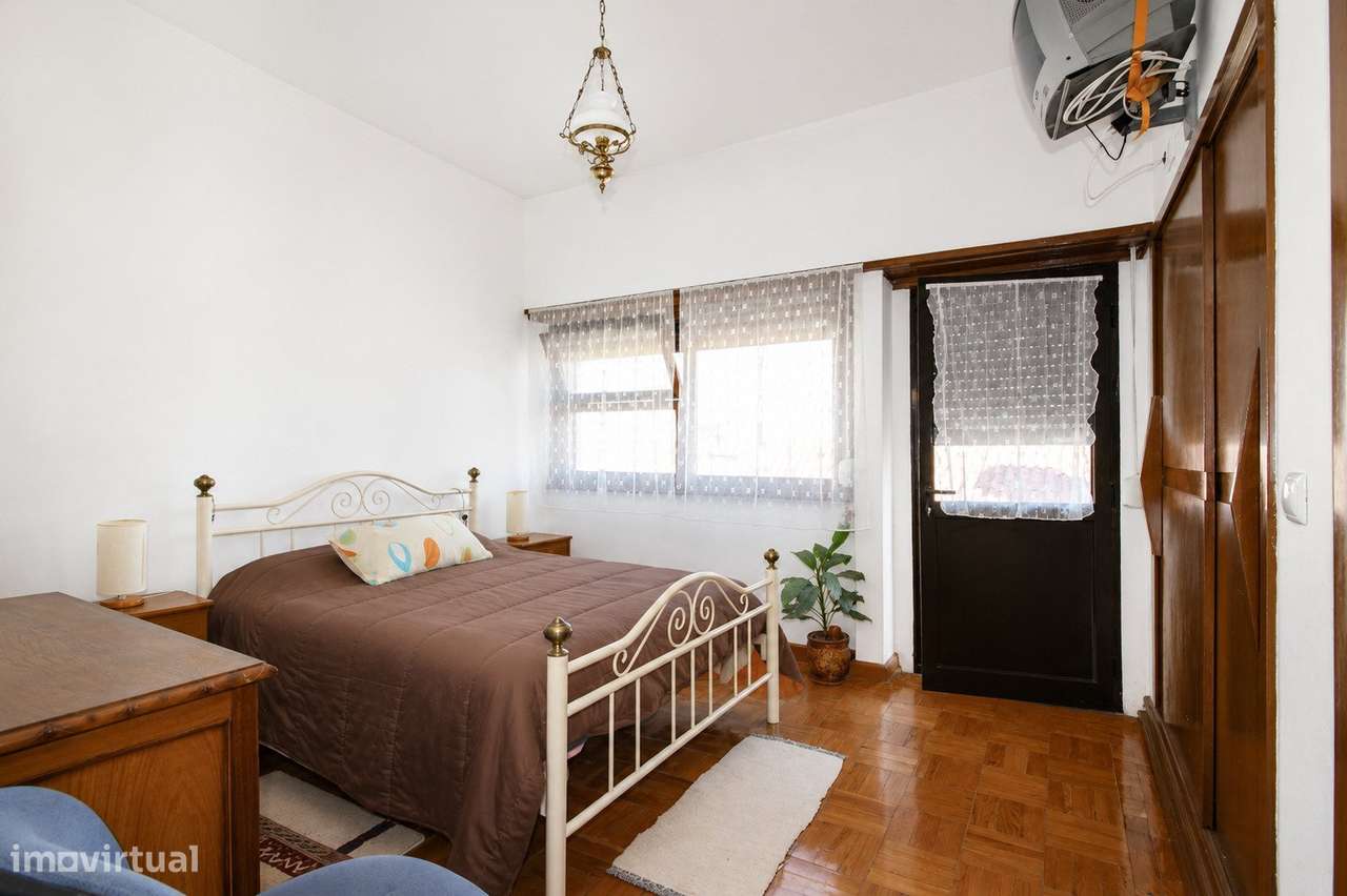 Moradia de Prestígio com T1 Independente, Terraço Panorâmico e Exce...-15