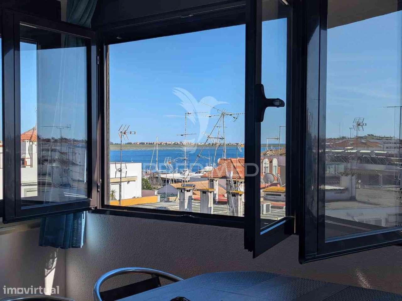 T1 espaçoso, todo equipado e mobilado, 5º andar, vista rio - Grande imagem: 5/22