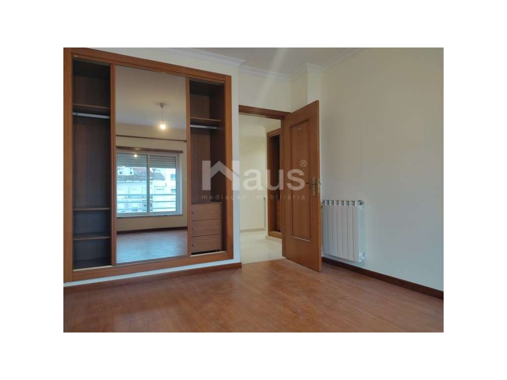 Duplex T2+1 com varandas e parqueamento-10