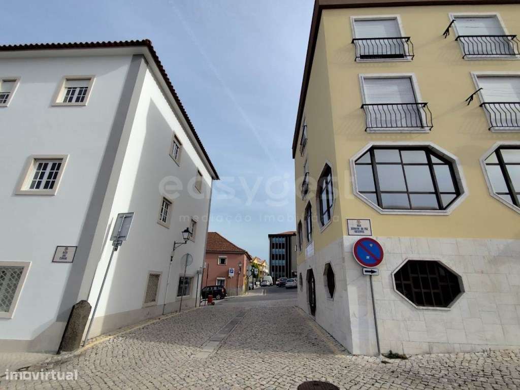 Excelente Prédio situado na zona central de Mafra - Grande imagem: 3/16