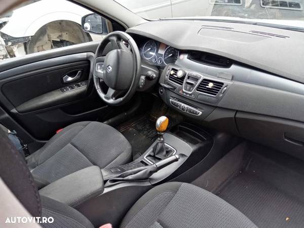 Dezmembrez Renault Laguna 3 2009 2.0dci Euro 4 - 5