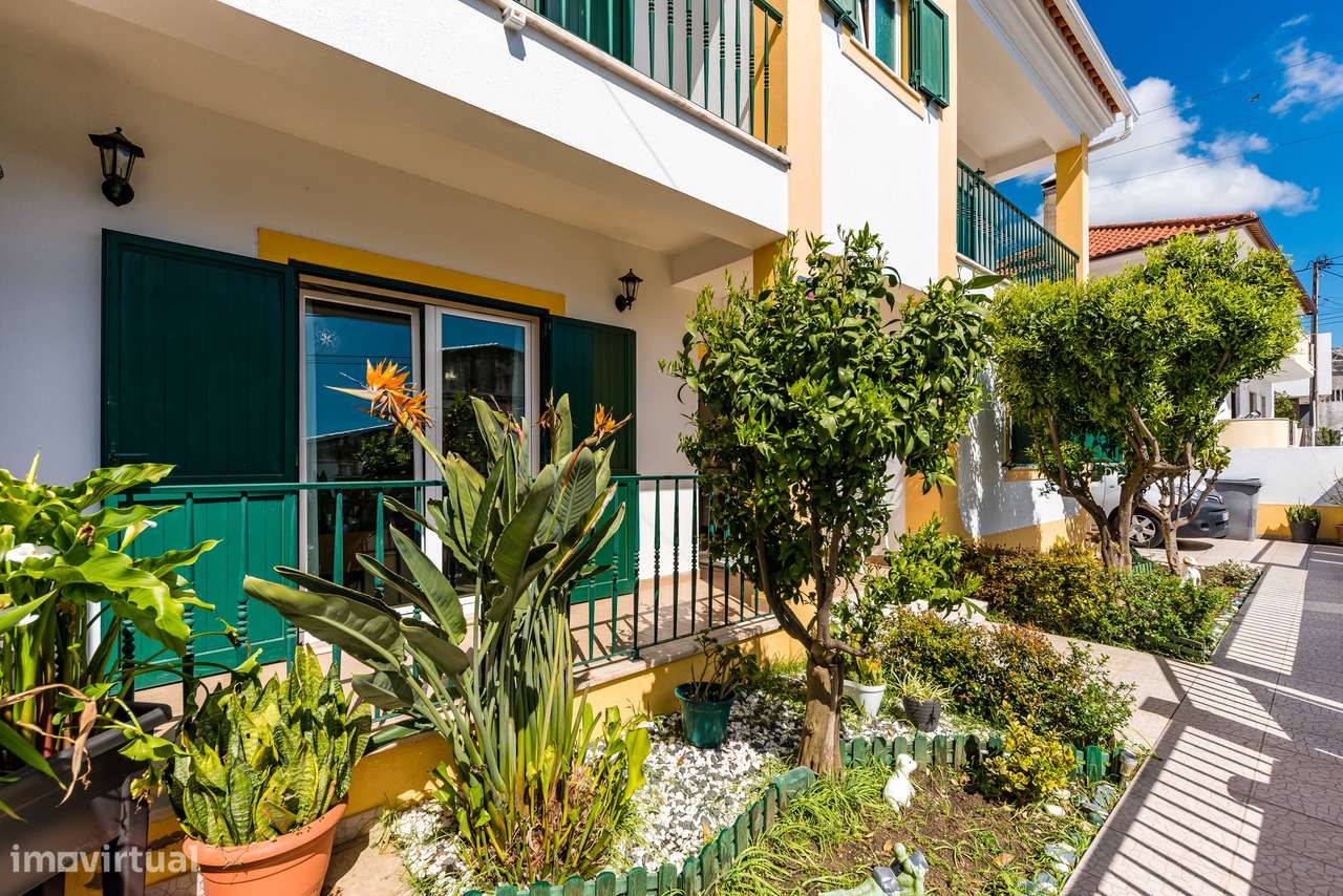 Moradia Isolada com 5 quartos| 2 Suite | Garagem e Sótão | 5m Metro-44