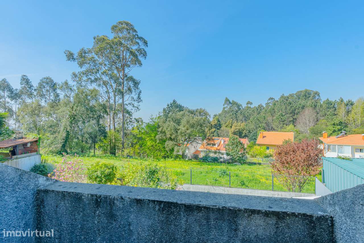 T3 Geminada com jardim, terraço e garagem em Canelas-12