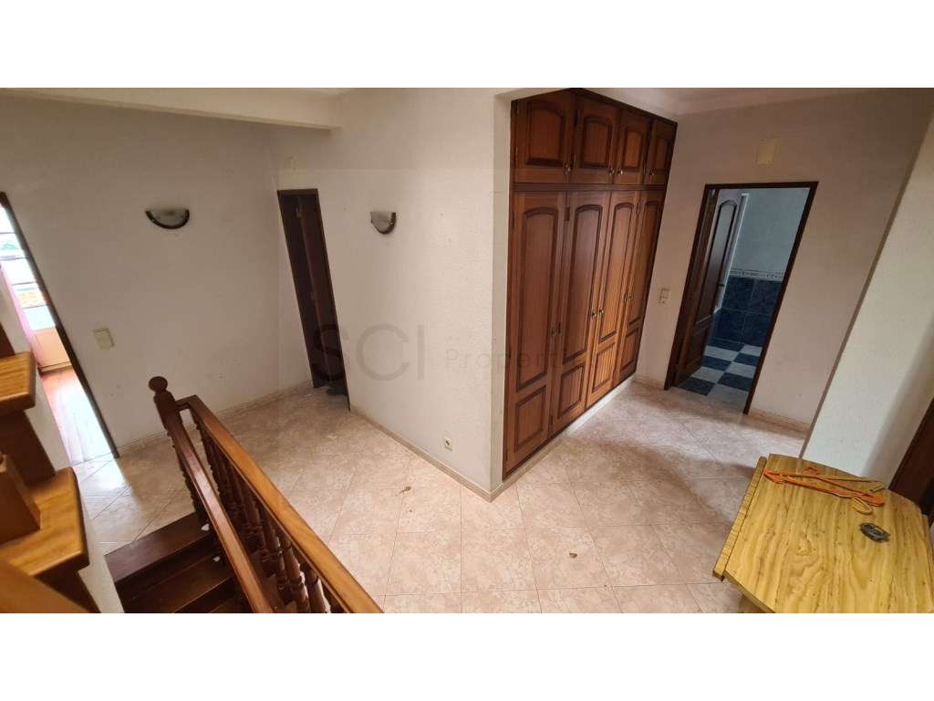 Moradia T3 +1 independente com garagem e piscina em Sesimbra-20