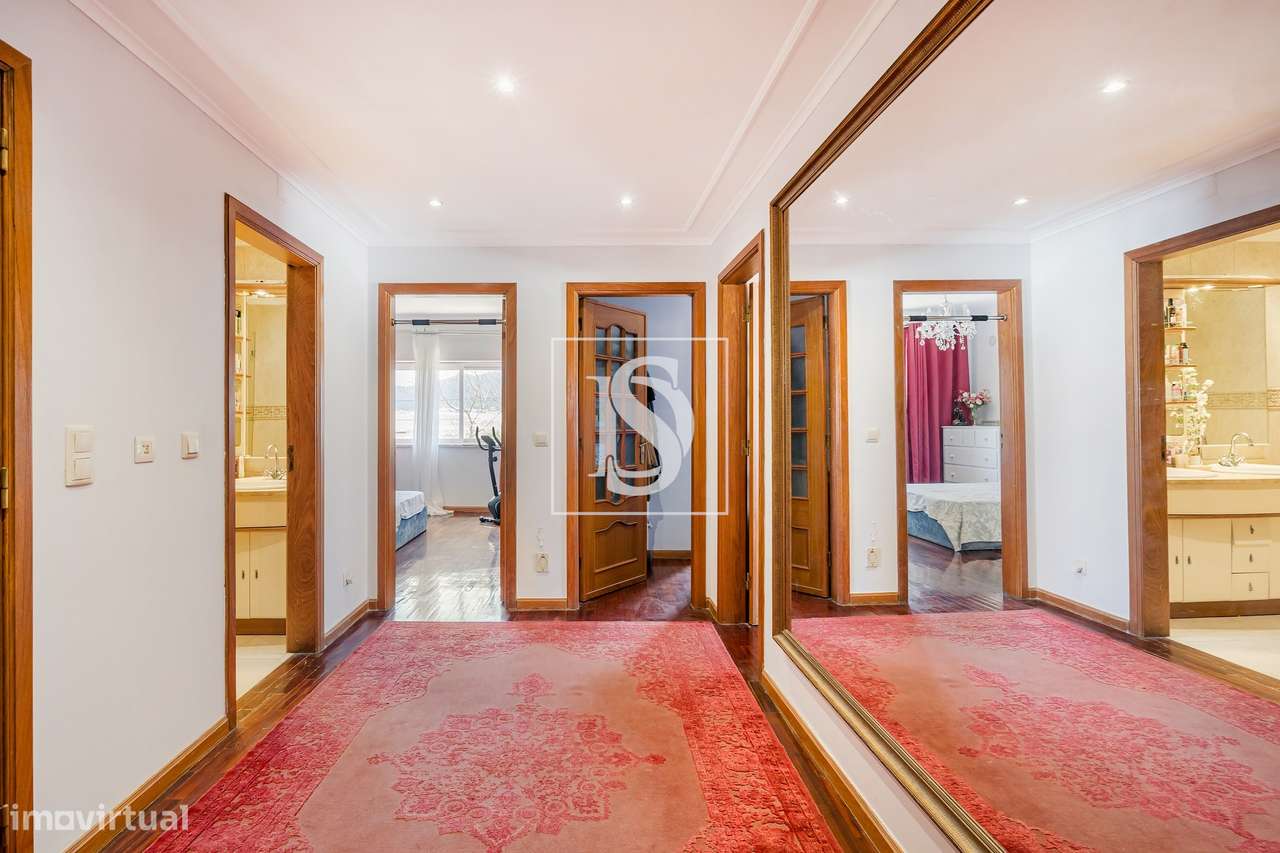 Moradia T5 em Manique de Cima com 3 Pisos-12