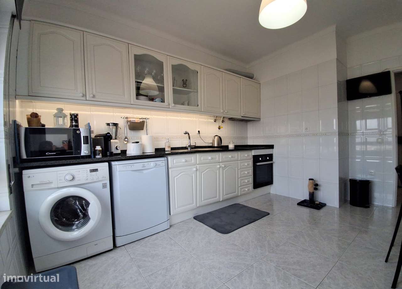 T2 com varanda, cozinha equipada e excelente localização - Grande imagem: 5/15