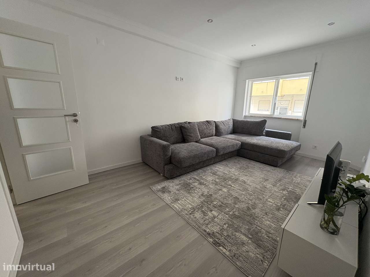 Apartamento T2 totalmente remodelado! A apenas 50 metros do ALDI.-0