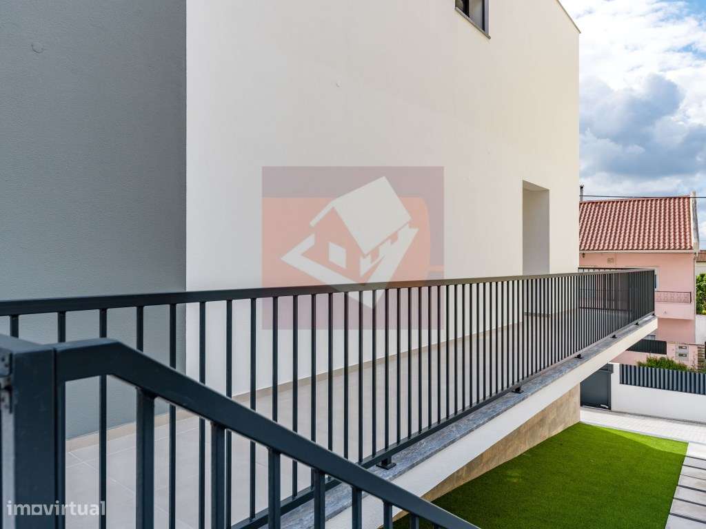 Moradia V5 nova no Bairro do Trigache em Famões-44