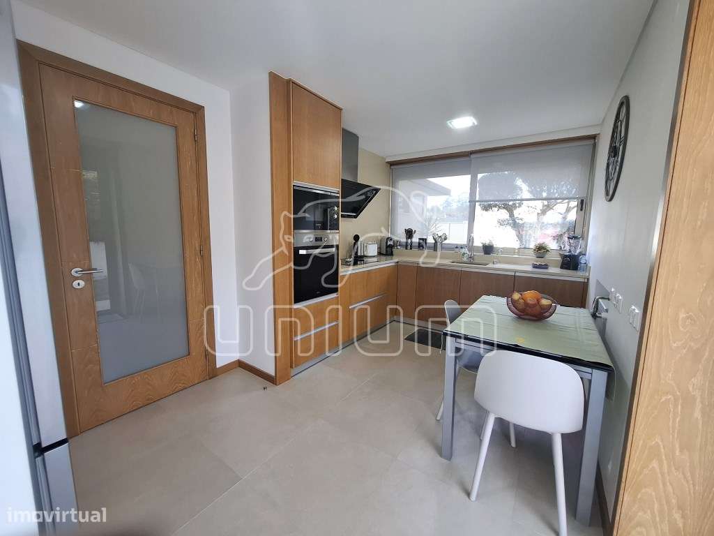 Fabulosa Moradia Geminada T3 com Jardim-12