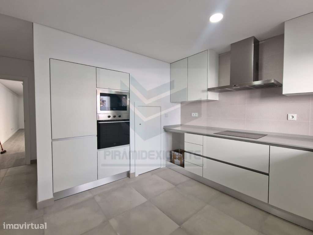 Moradia Duplex em Fernão Ferro, perto de Transportes - Grande imagem: 4/21