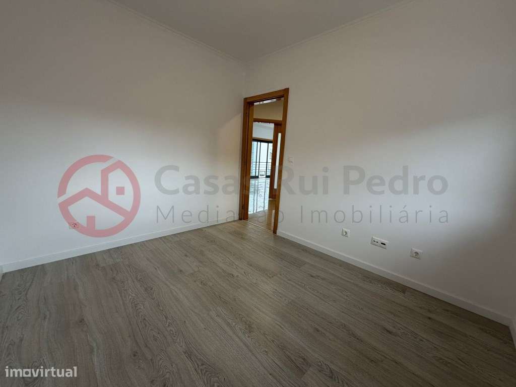 Moradia T5 remodelada no Feijó, Almada-27