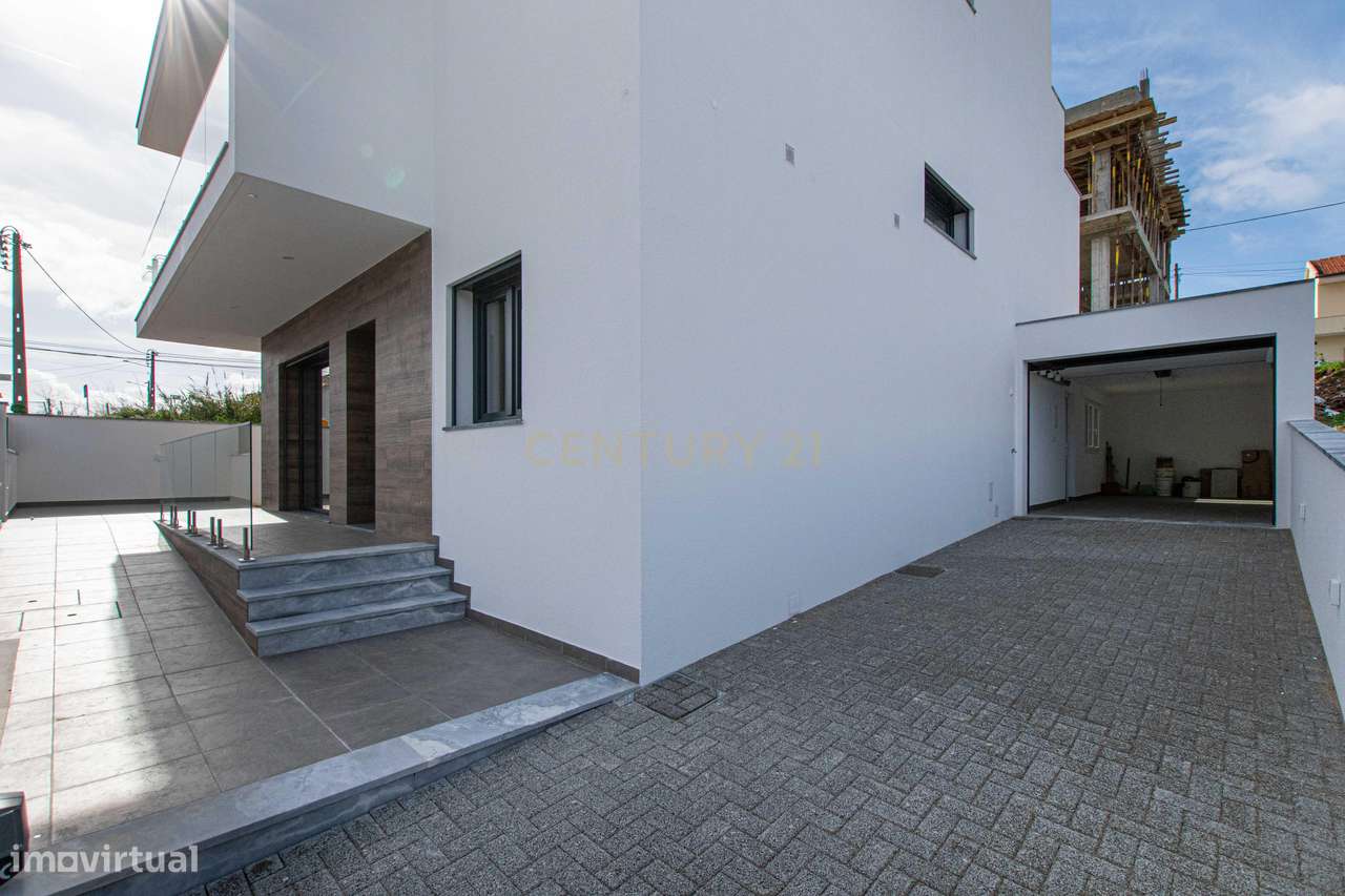 Moradia de 5 assoalhadas, Ramada, Odivelas - Grande imagem: 4/41