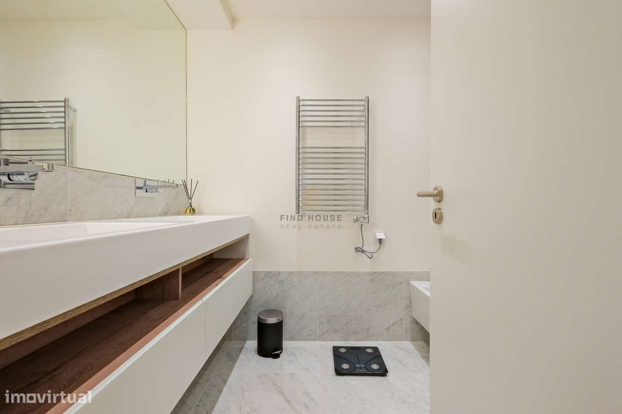 Apartamento T3 em condomínio privado, com terraços e garagem, no Prínc-34