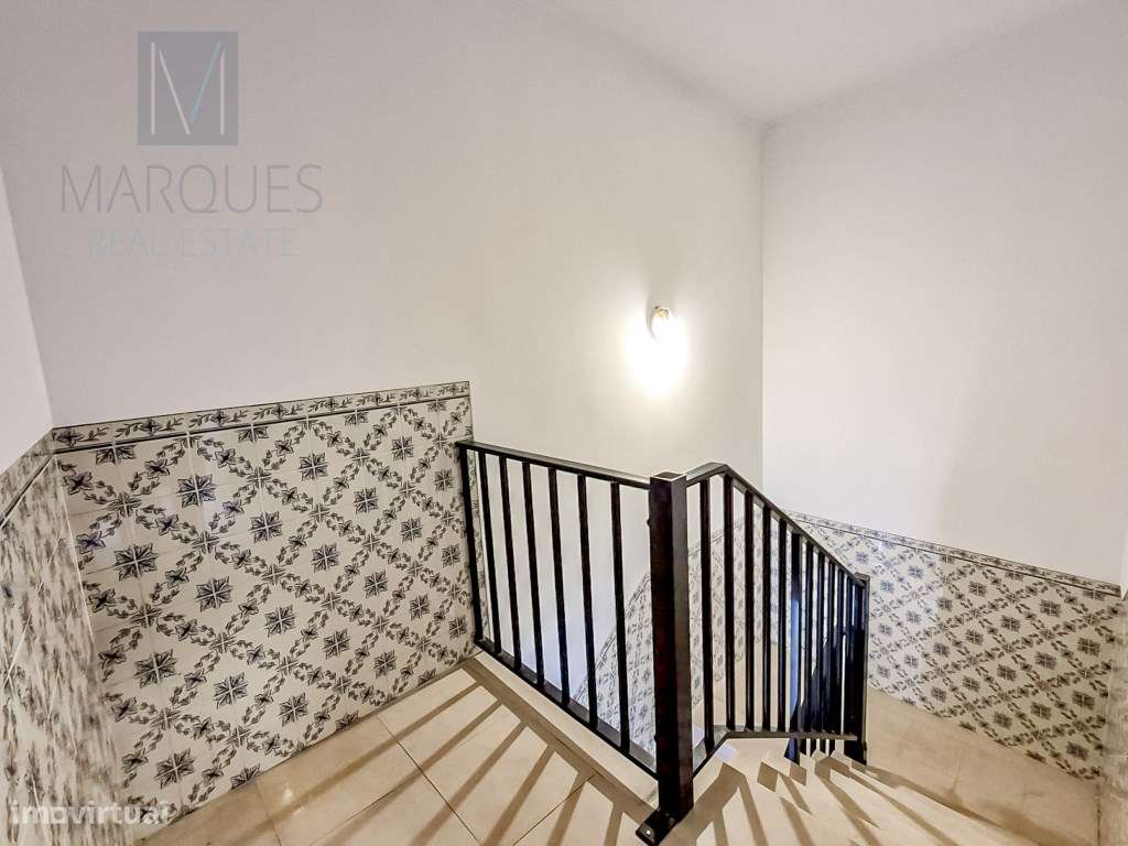 Prédio de Habitação e Comércio - Arruda dos Vinhos - Grande imagem: 2/13