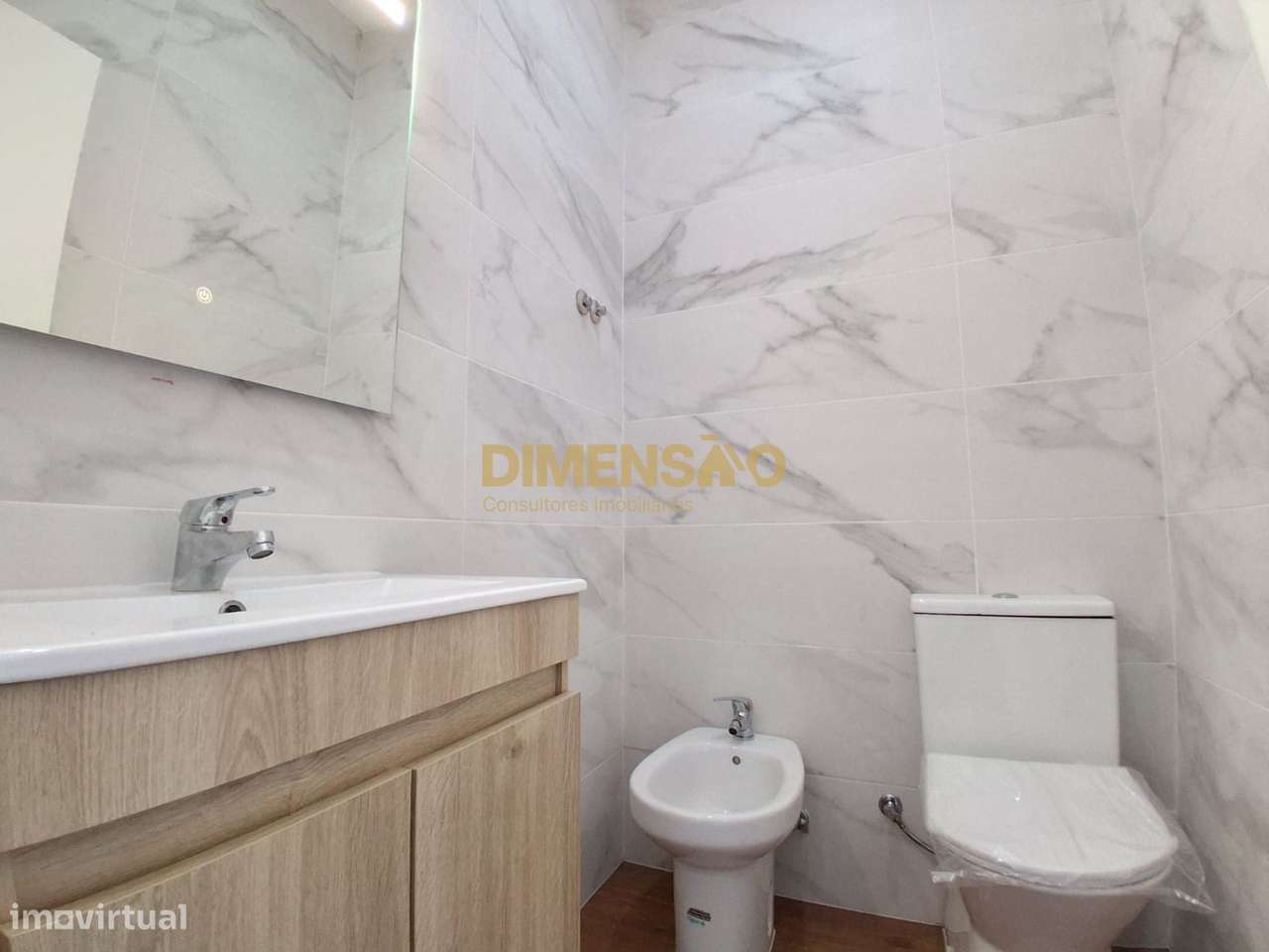 T3 em Águas Santas  Totalmente Remodelado com Garagem DCI159-17