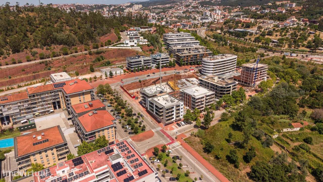 Luminoso Apartamento T2 NOVO com Terraço e Garagem Fechada — Quinta de-24