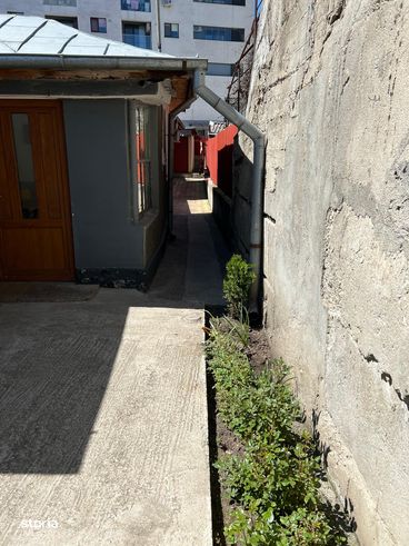 Casa cu 2 corpuri si magazin, teren 241 mp, zona 9 Mai-15