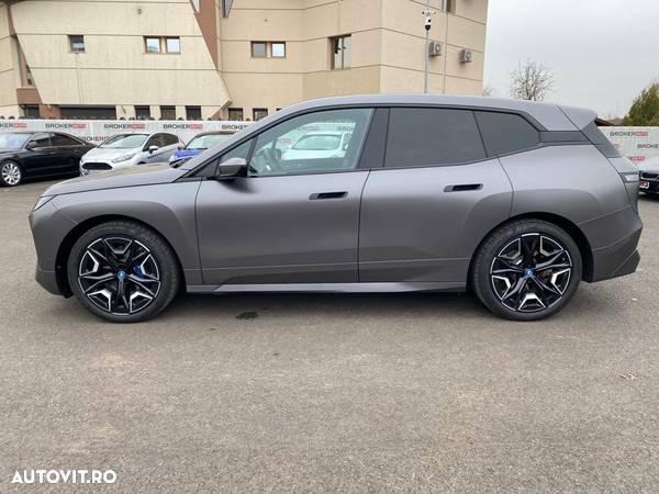 BMW iX xDrive50 - 6