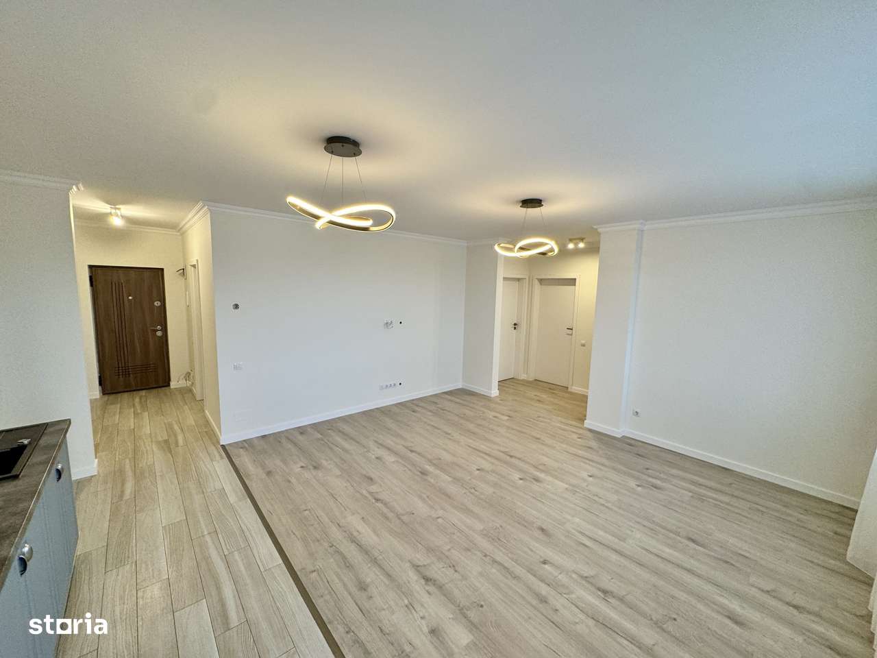 4 cam Tautului Finisat  In Parcul Poligon Floresti - Imagine principală: 4/20