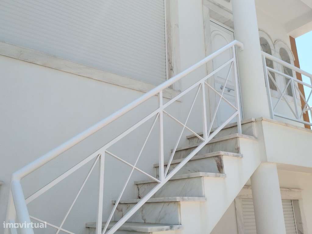 Moradia Ericeira de gaveto completamente remodelada e pronta a habi... - Grande imagem: 5/60