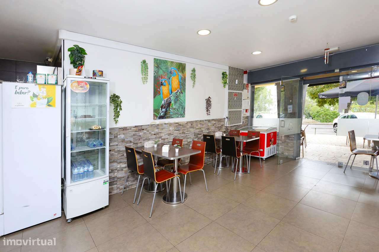 Loja no Lumiar, preparada para abrir o seu próprio negócio (café/paste-6