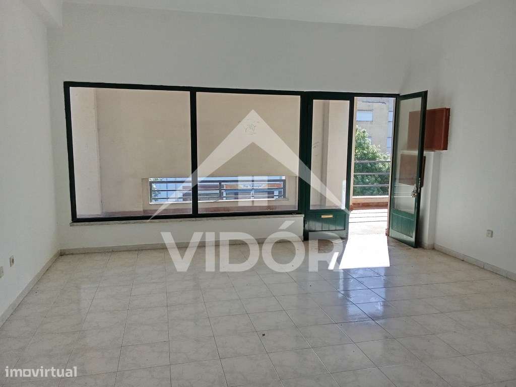 Loja no Novo Mercado Municipal da Baixa da Banheira - CT - Grande imagem: 2/6