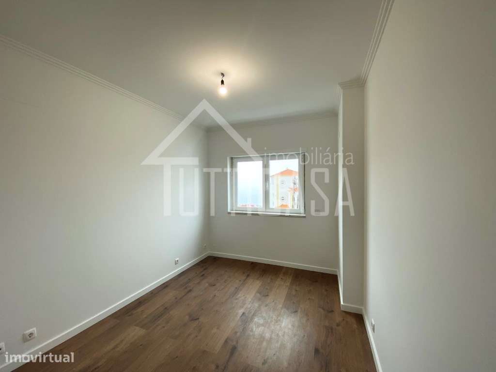 Moradia V3+1 totalmente remodelada na Ericeira-18