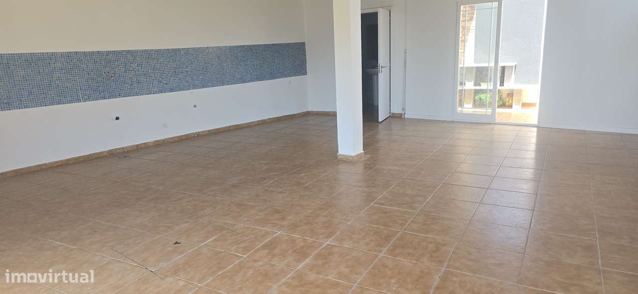Moradia T4 com piscina-3