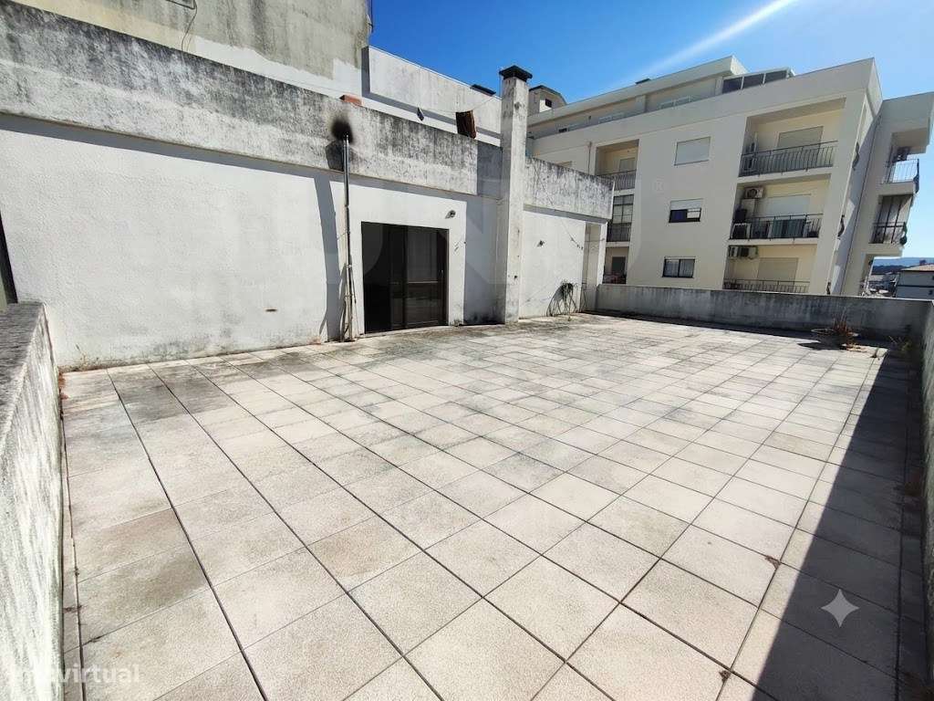 Apartamento T3 - Centro de Valença-7