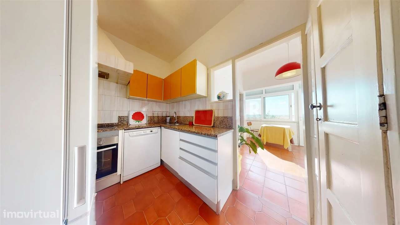 Apartamento T2 com Terraço e Anexo | Olivais-20