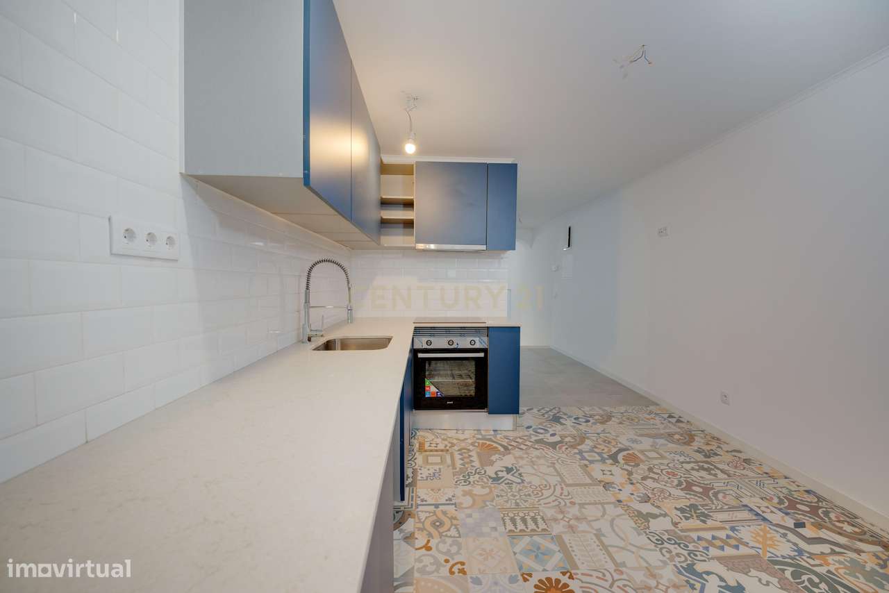 Prédio c/ 2 apartamentos (T1 e T2) com Pátio e Terraço - Centro Histór-25