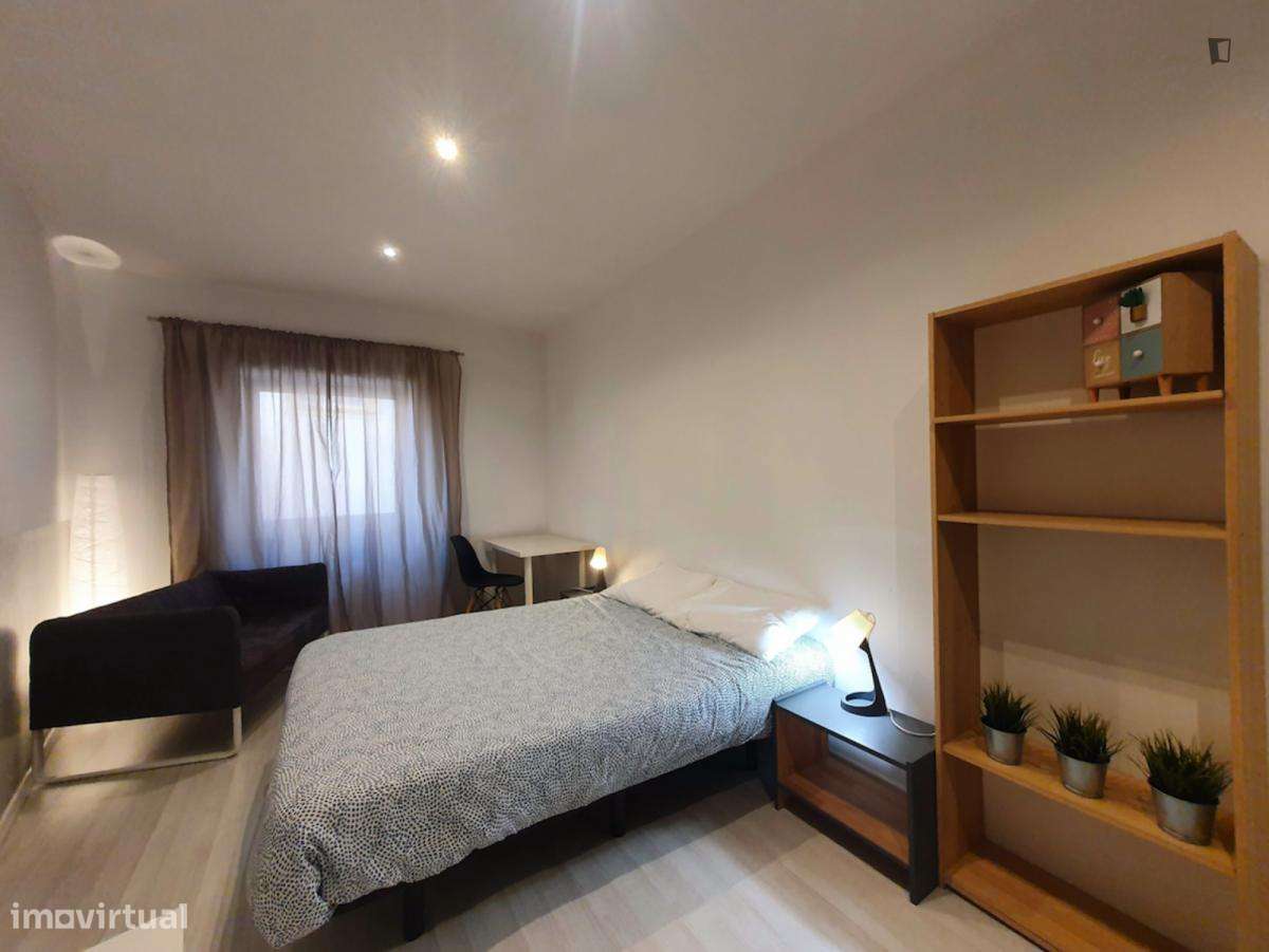 Quarto - localizado em Baixa Coimbra - Grande imagem: 5/8