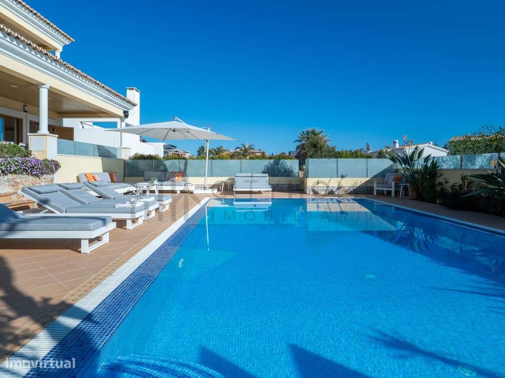 Moradia T5 contemporânea com Piscina e vista Mar na Galé em Albufeira-12