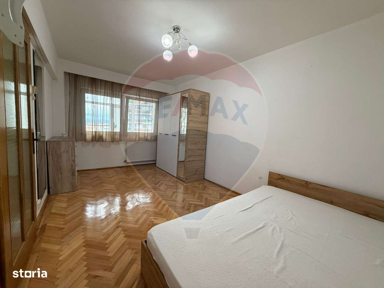 APARTAMENT DE 2 CAMERE DE VANZARE-1