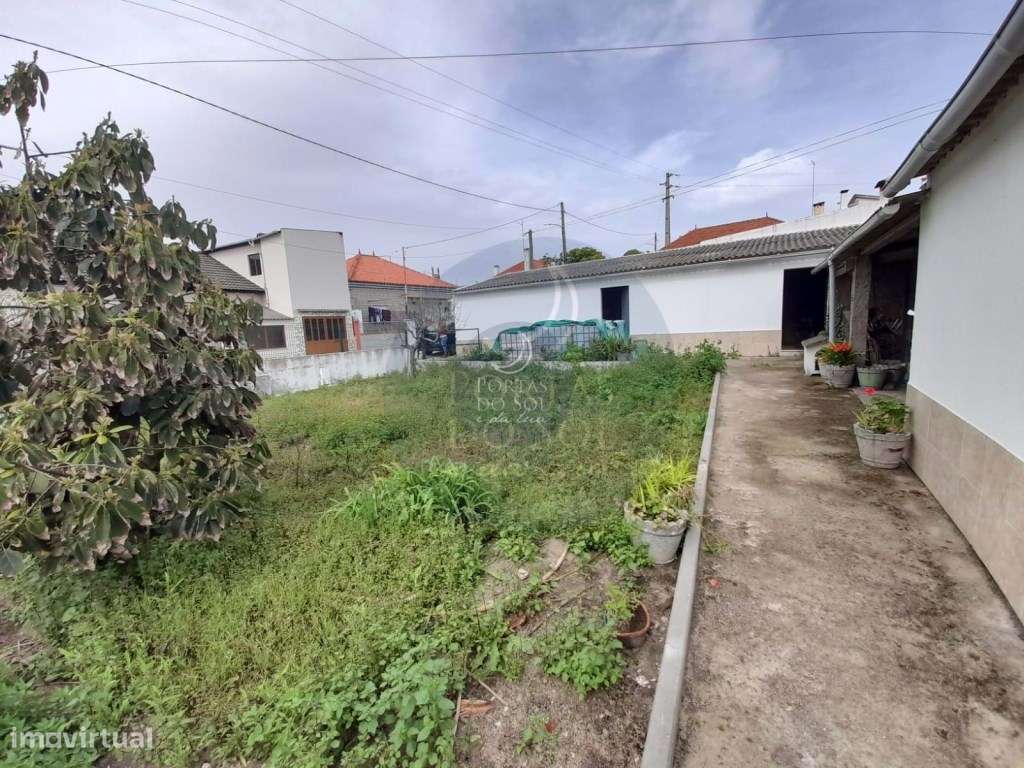 Lote c/ 272 m2 p/ construção c/ poço e anexos. - Grande imagem: 4/4