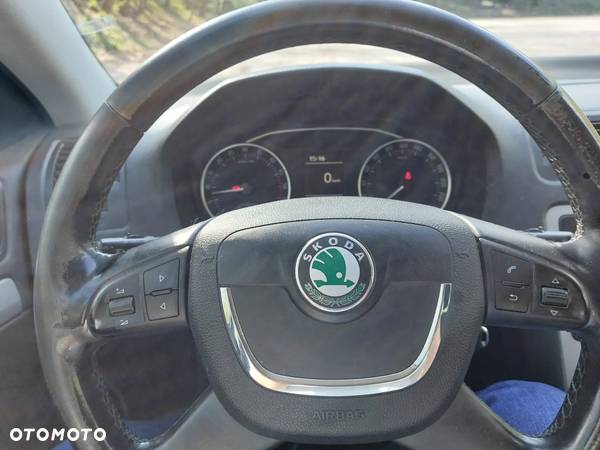 Skoda Octavia Combi 2.0 TDI DPF Ambiente - 24