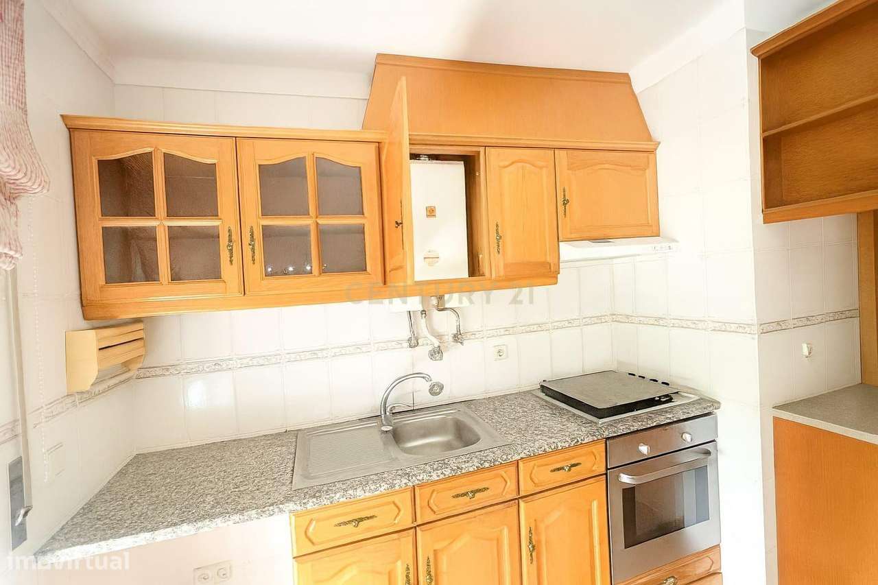 Apartamento T2 com Luz Natural e Localização Tranquila - Grande imagem: 2/14