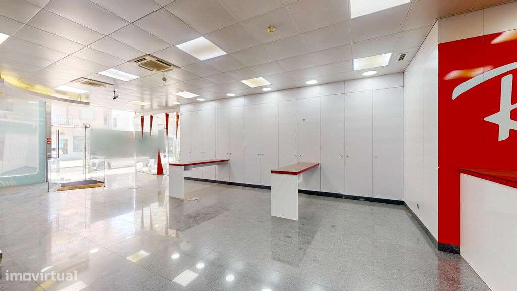 Loja térrea na zona histórica de Loures - Grande imagem: 5/22